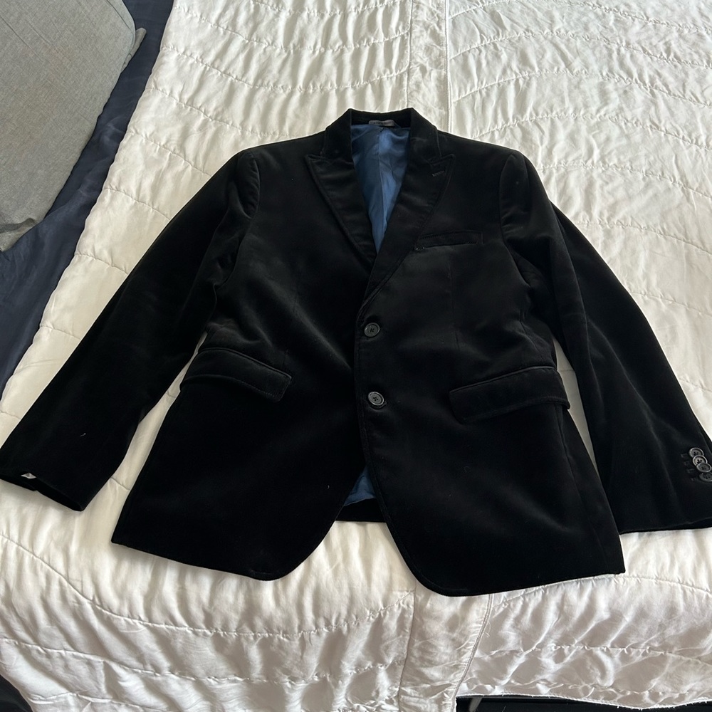 Banana Republic Men’s Tailored fit Velvet Blazer. Black. Size 40 Short